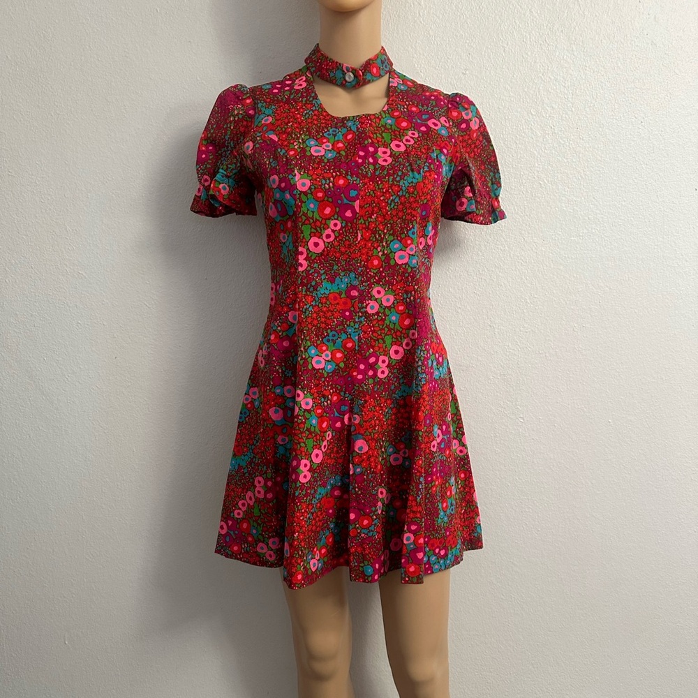 Vtg 1960s Mod Mini Dress Red Floral Print High Neck Choker Collar Colorful - Picture 2 of 6